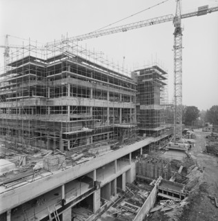St George's Hospital, Blackshaw Road, Tooting, Wandsworth, London, 05/06/1985. Creator: John Laing plc.