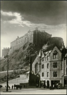 Edinburgh Castle, Edinburgh, Scotland, 1920-1935. Creator: J Dixon Scott.