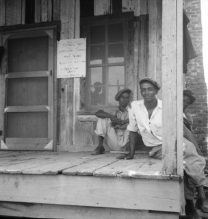 Beginning of an educational program at the newly-started Hill House cooperative..., Mississippi, 193 Creator: Dorothea Lange.