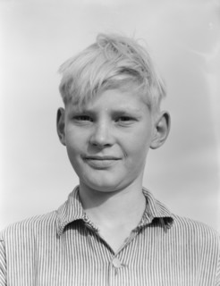 Son of migratory worker from Kansas in squatters' camp near Farmersville, California, 1936. Creator: Dorothea Lange.