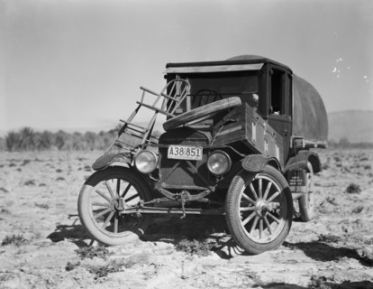 Texan refugees' car, Coachella Valley, California, 1937. Creator: Dorothea Lange.