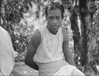 Cotton hoer near Clarksdale, Mississippi, 1937. Creator: Dorothea Lange.