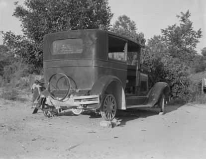 A sharecropper's car near Hartwell, Georgia, 1937. Creator: Dorothea Lange.