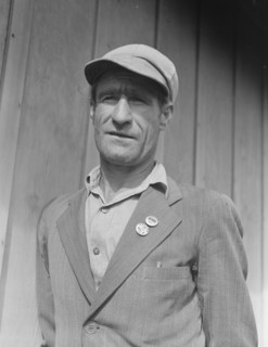 Ex-Oklahoma farmer, one of the leaders in the strike of cotton pickers, Kern County, CA, 1938. Creator: Dorothea Lange.