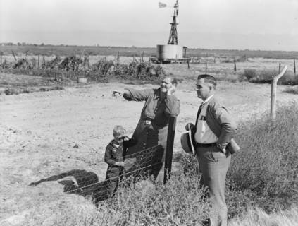 Rural rehabilitation client talking with county supervisor, FSA, Tulare County, California, 1938. Creator: Dorothea Lange.