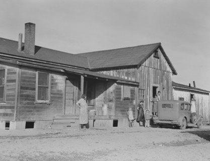 Cotton workers, outskirts of Firebaugh, west side of San Joaquin Valley, California, 1939. Creator: Dorothea Lange.