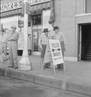 On the town square, Fayetteville, Arkansas, 1938. Creator: Dorothea Lange.