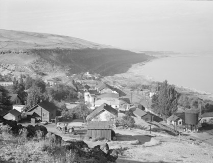 The town of Arlington, Oregon, on the Columbia River, 1939. Creator: Dorothea Lange.