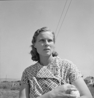 Young woman from a South Dakota farm where her family..., Merrill, Klamath County, Oregon, 1939. Creator: Dorothea Lange.
