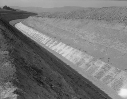 Roza Irrigation Canal, Yakima County, Washington, 1939. Creator: Dorothea Lange.