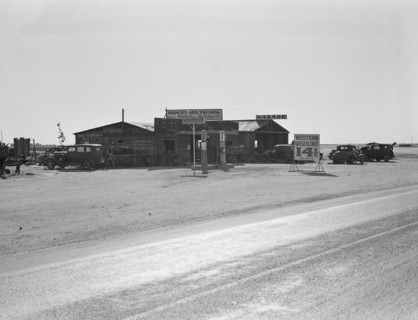 Between Tulare and Fresno, California, 1939. Creator: Dorothea Lange.