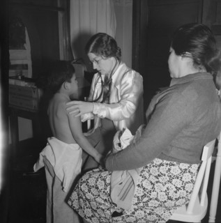 Visiting public health doctor conducts well-baby clinic..., Calipatria, Imperial Valley, 1939. Creator: Dorothea Lange.