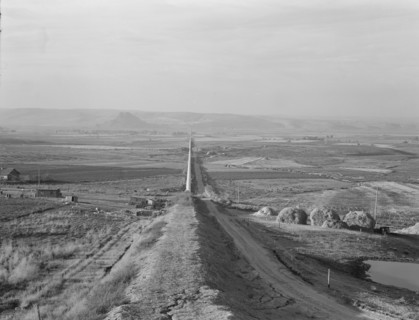 Siphon - the world's longest - which carries water 5 miles to Dead Ox Flat, Oregon, 1939. Creator: Dorothea Lange.