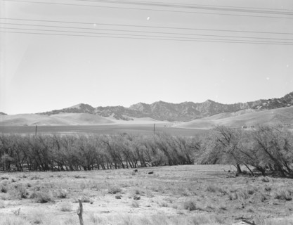 U.S. 99, on ridge over Tehachapi Mountains, 1939. Creator: Dorothea Lange.