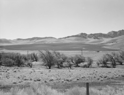 U.S. 99, on ridge over Tehachapi Mountains, 1939. Creator: Dorothea Lange.