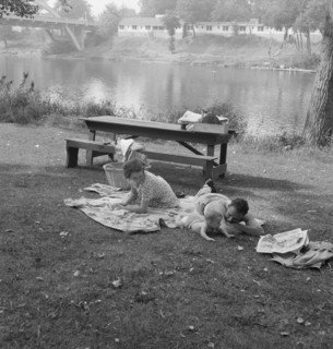 Sunday picnic in park on the Rogue River..., Grants Pass, Josephine County, Oregon, 1939. Creator: Dorothea Lange.