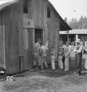 Part of the lineup at paymaster's window..., near Grants Pass, Josephine County, Oregon, 1939. Creator: Dorothea Lange.