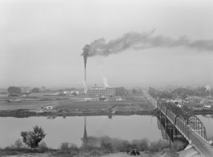 Sugar beet factory (Amalgamated Sugar Company) along..., Nyssa, Malheur County, Oregon, 1939. Creator: Dorothea Lange.