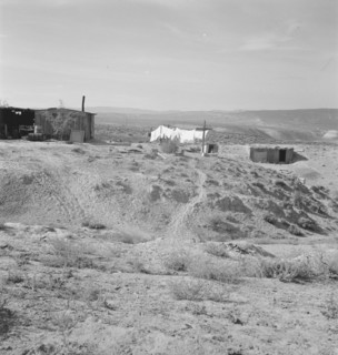 The Dazey farm and home, Homedale district, Malheur County, Oregon, 1939. Creator: Dorothea Lange.