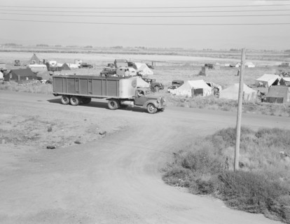 Camp of migrant potato pickers seen from the packing shed. Tulelake, Siskiyou County, California.