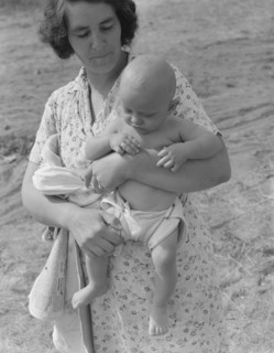 Oregon, Josephine County, near Grants Pass. Hop picker's family. They live in grower's camp.