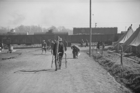 [Untitled photo, possibly related to: Flood refugee encampment at Forrest City, Arkansas].