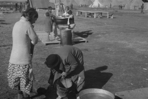 Facilities for washing in the camp for white flood refugees at Forrest City, Arkansas.