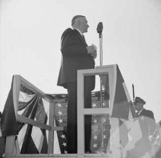 [Untitled photo, possibly related to: Gloucester, Massachusetts. Memorial Day, 1943].