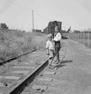 Family who traveled by freight train. Washington, Toppenish, Yakima Valley.