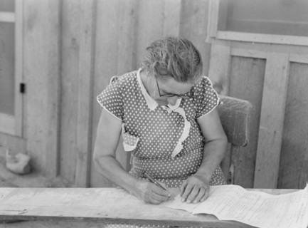 Mrs. Cates signs chattel mortgage with "X." Malheur County, Oregon.