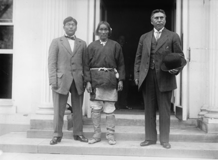 Chief Yukeoma, center, 1911. [USA].
