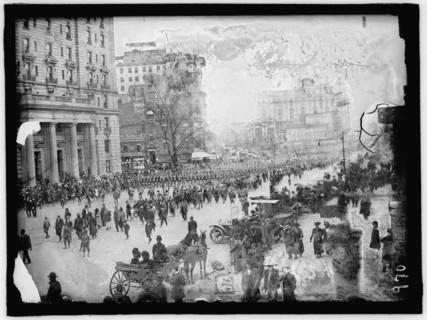 Parade, between 1909 and 1914.