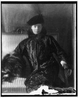 Red Cross, between 1910 and 1920.