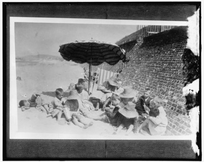 Red Cross, between 1910 and 1920.