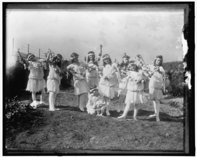 Red Cross, between 1910 and 1920.