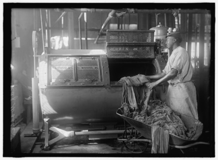 Rag washer, between 1912 and 1917. Creator: Harris & Ewing.