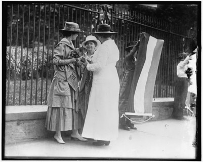 Suffragette, between 1910 and 1920.