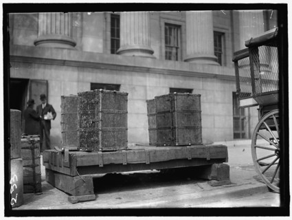 Packing Trunks, between 1909 and 1914. USA.