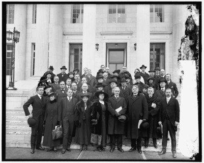 Red Cross (grp), between 1910 and 1920.