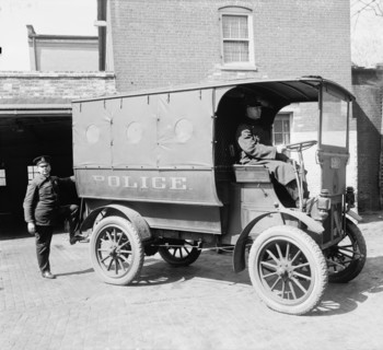 Franklin Motor Car Co., between 1910 and 1920. [Police van, USA].
