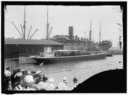 Deutchland i.e., Deutschland, 1916 July or August. Creator: Harris & Ewing.