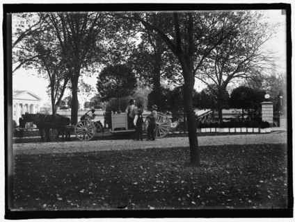 White House, Washington, D.C., between 1910 and 1917.