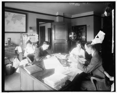 Chamber of Commerce telephone room, between 1910 and 1920.