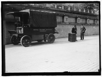 United States Express Company truck, between 1910 and 1917.