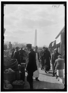 Market; Washington Monument in background, between 1916 and 1918.