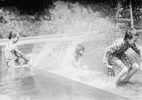 District of Columbia Parks - Children At Fountains And Pools, 1912. [USA].