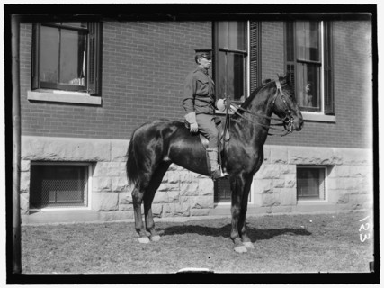 Fort Myer, unidentified group of officers on horseback, between 1909 and 1914.