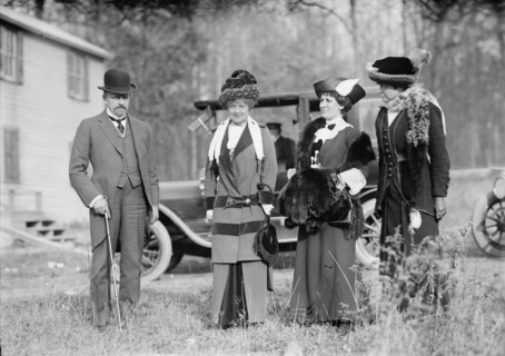 Edgewood Hunt - George H. Chase; Mrs. Chase; Mrs. Tuckerman; Mrs. R.H. Chapman, 1912.