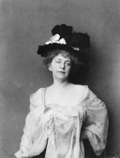 Alice Pike Barney, half-length portrait, facing front, between c1890 and 1910.