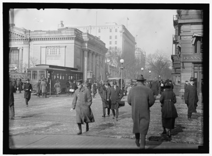 Street scene, G Street near Riggs National Bank, Washington, D.C., between 1913 and 1918.